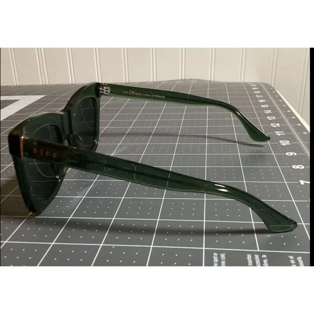 DIFF Green Sunglasses